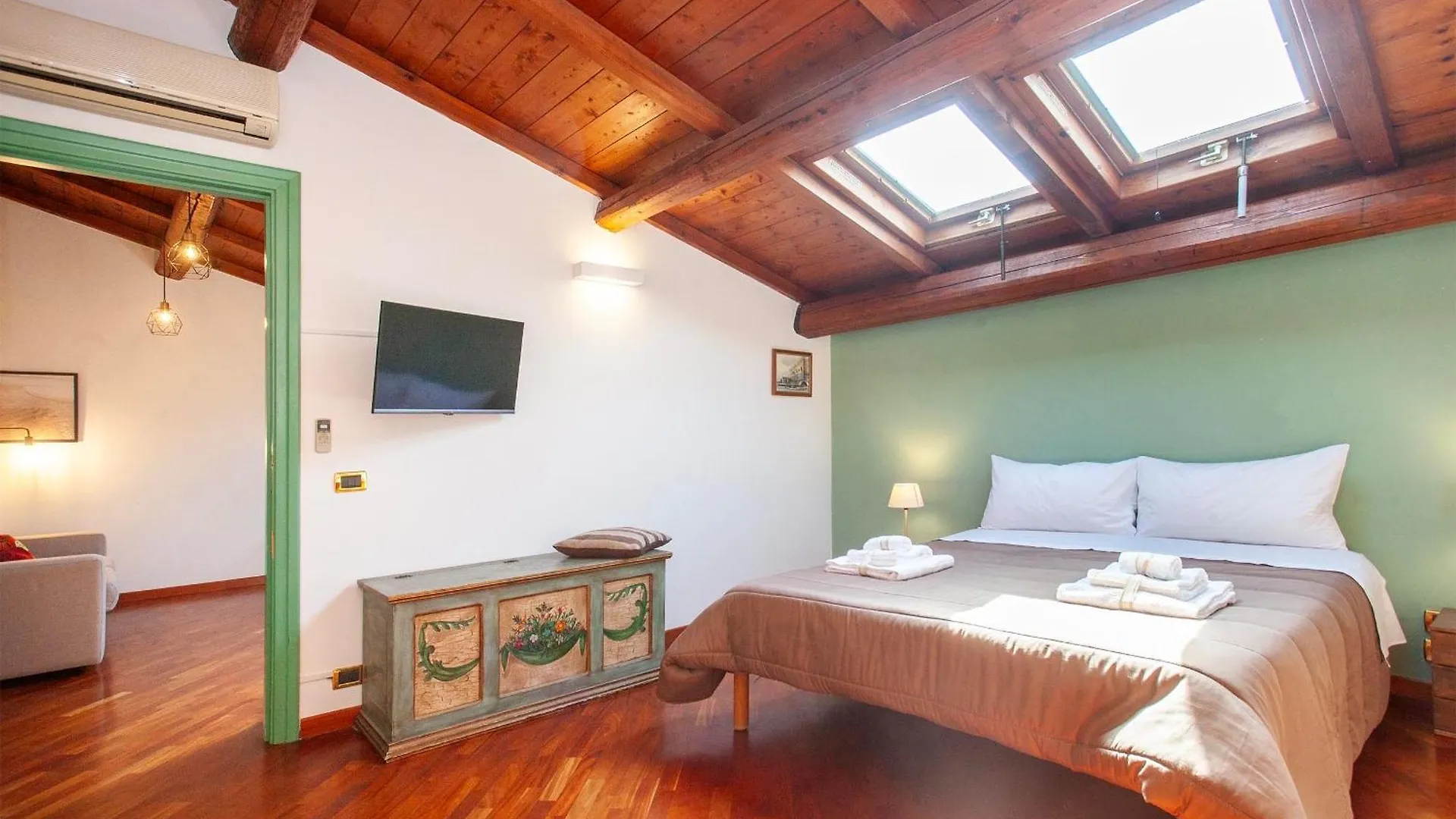 Politeama Palermo Central House Historic Center contacts